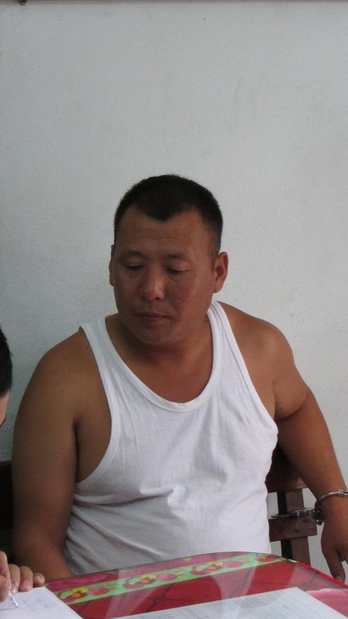 Gã đàn ông Trung Quốc Lý Xue Leng bị bắt tại Công an phường Hòa Minh